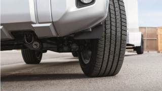 Illustration for article titled Your Annual Reminder That in the Debate Between AWD and Winter Tires, A Brain Wins.